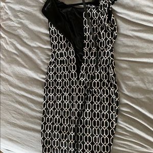 David Meister size 2 black and white, belted dress